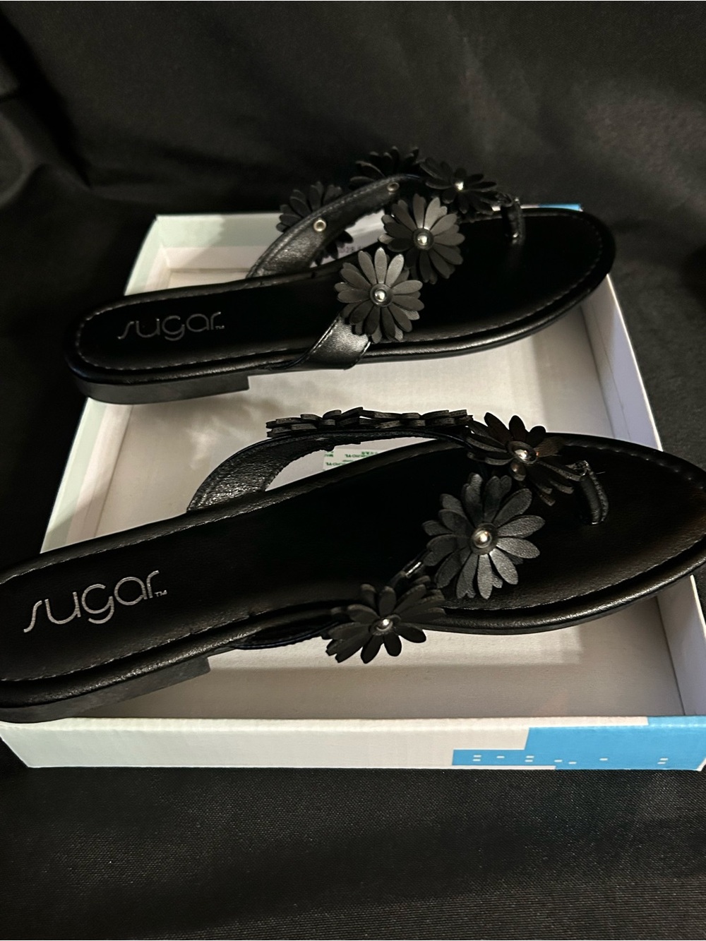 Sugar Finesse Women’s Black Daisy Floral Thong Sandals SZ 9 BNIB - Picture 7 of 14